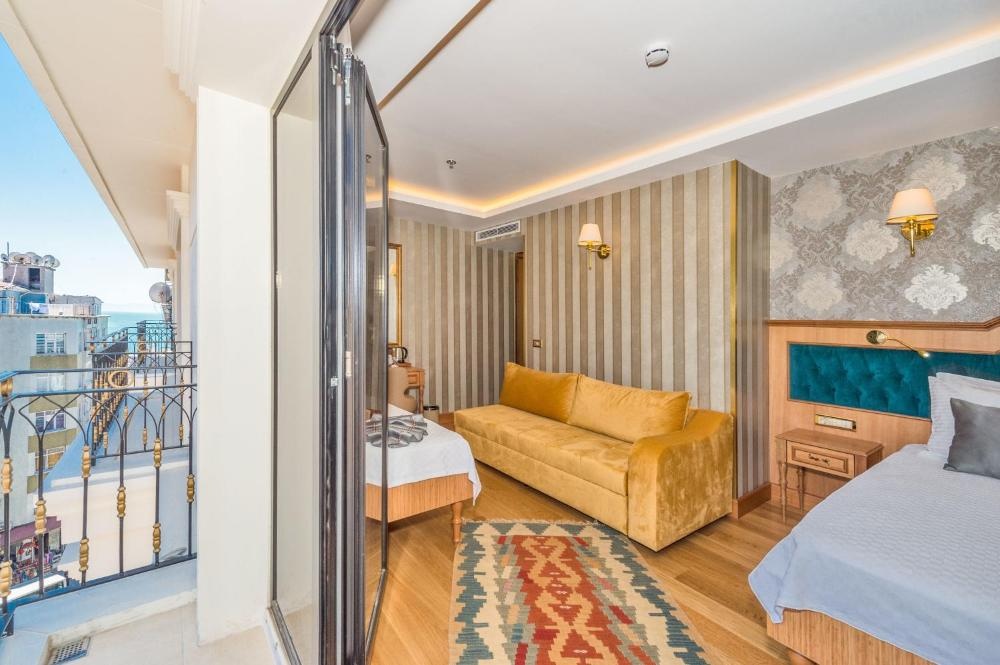 Standard Quadruple Room at Aprilis Gold Hotel - Special Category, photo 5